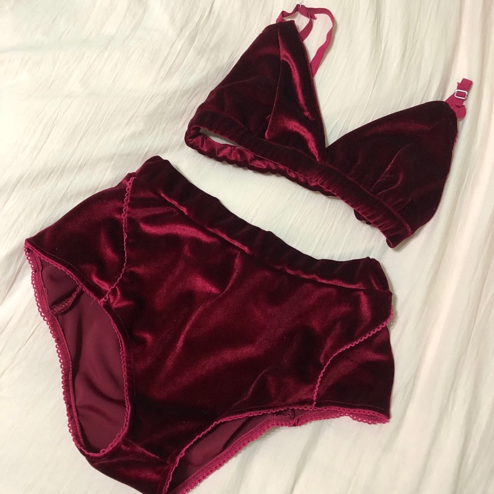 Matching velvet 2 piece! Sexy!